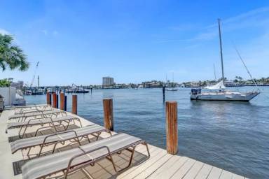 Main picture of 9 N Birch Rd