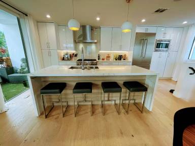 Main picture of 733 1/2 N Gramercy Pl