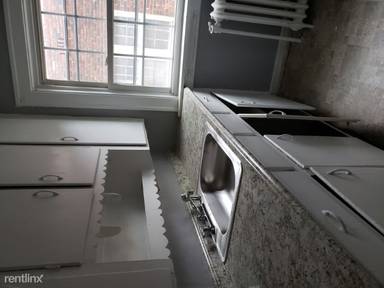 Main picture of 2914 S Moreland Blvd