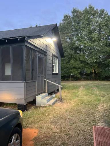 Main picture of 4930 Bay Ave