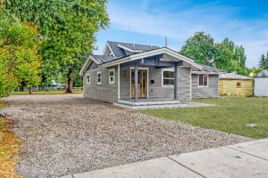 Main picture of 921 Columbia Ave