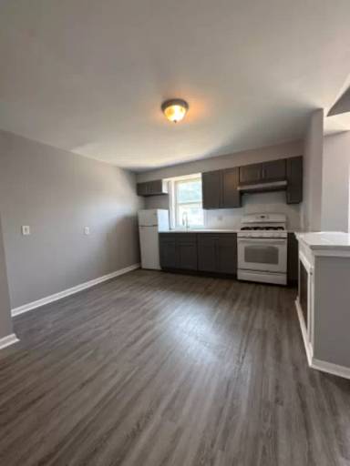 Main picture of 2053 S Hemberger St