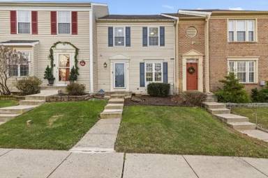 Main picture of 335 Fullerton Pl