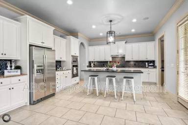 Main picture of 5106 S Sloan Cir