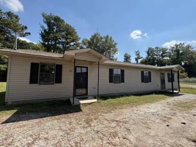 Main picture of 102 N Bond Ave