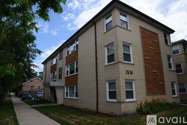 Main picture of 2654 W Touhy Ave