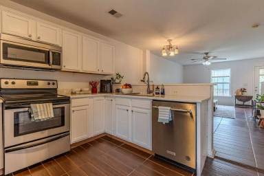 Main picture of 2305 S Greenwood Dr