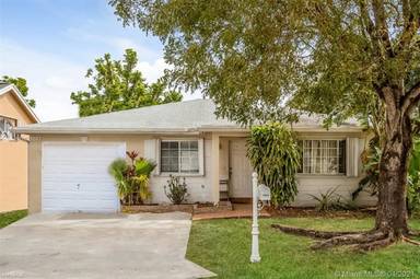 Main picture of 14521 SW 139th Avenue Cir W