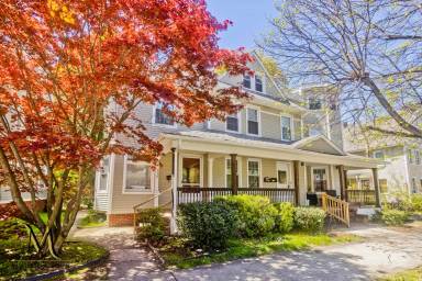 Main picture of 210 Fort Pleasant Ave