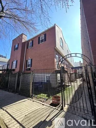 Main picture of 1731 W Crystal St