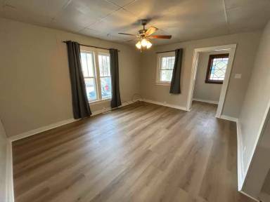 Main picture of 406 W 5th St