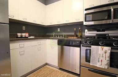 Main picture of 1350-60 Lake Shore Drive Apartments