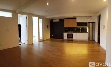 Main picture of 822 Saint Johns Pl