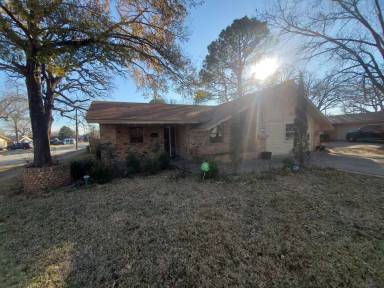 Main picture of 2202 Royal Oaks Dr