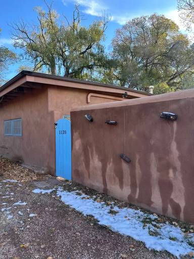 Main picture of 1120 E Alameda St