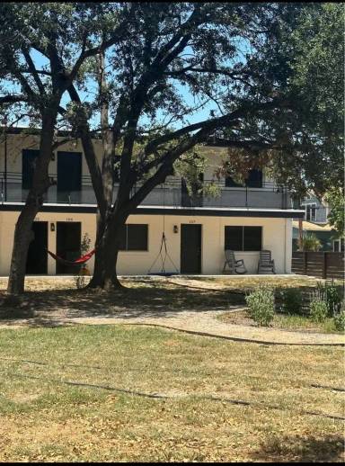 Main picture of 327 E Locust St