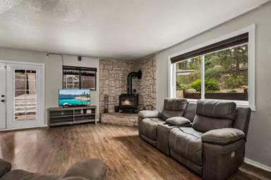 Main picture of 221 Lark Ct