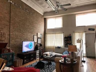 Main picture of 1314 N Damen Ave