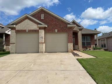 Main picture of 2333 Clairborne Dr