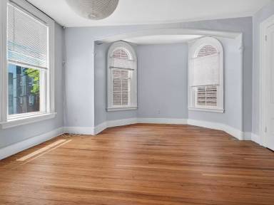 Main picture of 271 Crown St