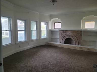 Main picture of 3358 E 145th St