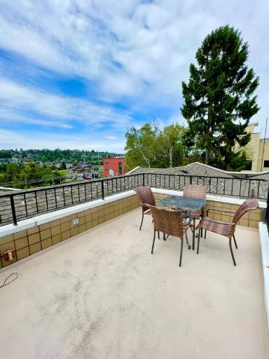 Main picture of 1410 W Raye St