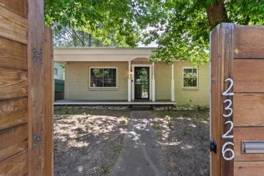 Main picture of 2326 N Meade Ave