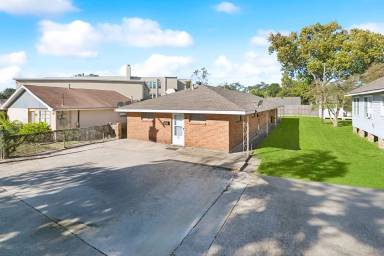Main picture of 124 Lake Ave
