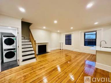 Main picture of 2 Joy St
