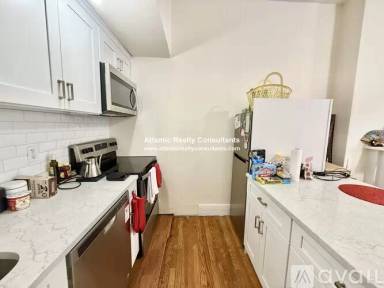 Main picture of 337 Beacon St