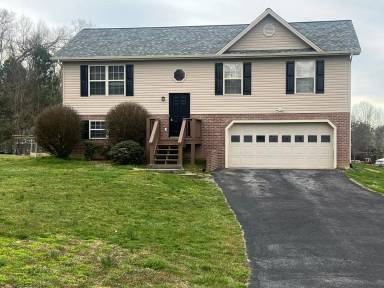 Main picture of 120 Meadowlark