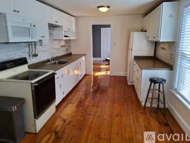 Main picture of 444 Saint John St