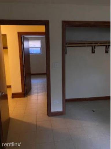 Main picture of 856 W Fletcher St