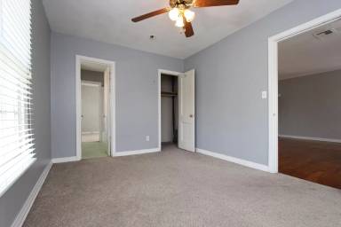 Main picture of 802 1/2 NW 15th St