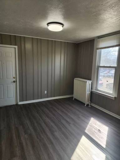 Main picture of 900 Erie Ave