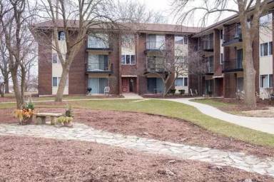 Main picture of 5S100 Pebblewood Ln