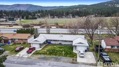 Main picture of 3308 S Raymond Cir