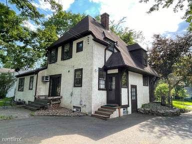 Main picture of 225 Holly Rd