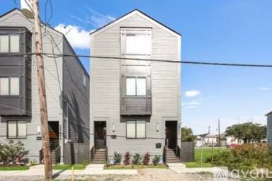 Main picture of 2541 Saint Peter St