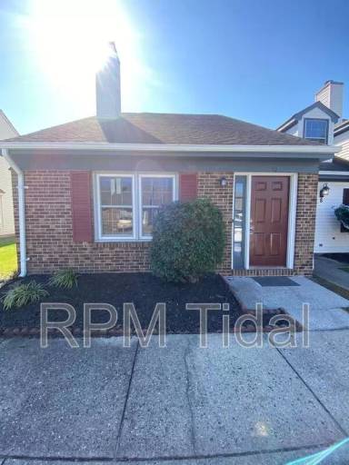 Main picture of 10 Parkway Dr