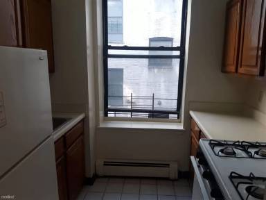 Main picture of 279 E 92nd St