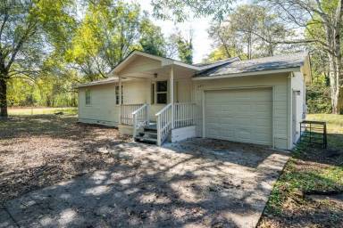 Main picture of 1565 Miles St