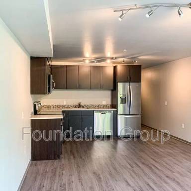 Main picture of 2400 E Boston St