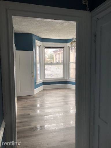 Main picture of 10 La Vaughn St