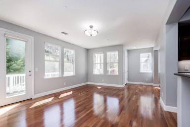 Main picture of 600 Live Oak Way