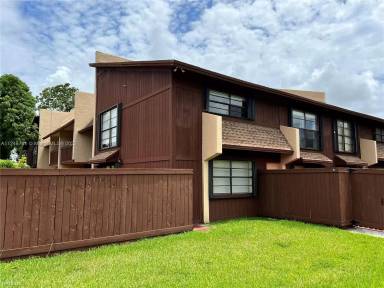 Main picture of 7064 SW 114th Pl