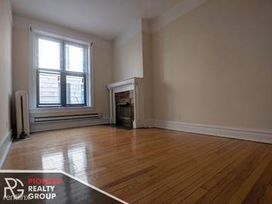 Main picture of 428-438 W Belden Ave