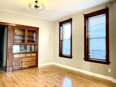 Main picture of 1646 W Cortland St