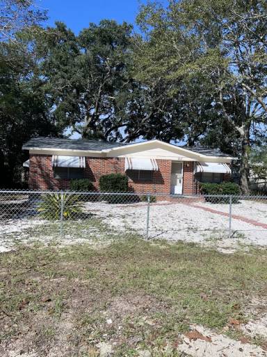 Main picture of 8617 Satsuma Ave