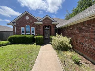 Main picture of 826 Woodward Ave